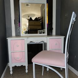 Beautiful shabby Chic vanity Set 