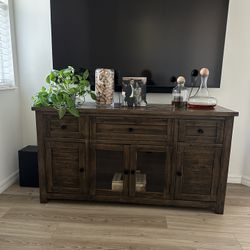 Tv stand/ buffet 