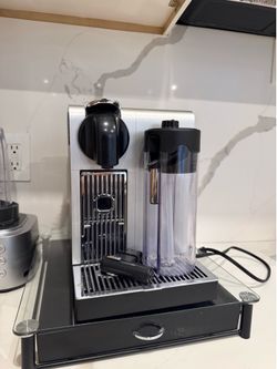 Nespresso De’Longhi Lattissima Pro Espresso Machine