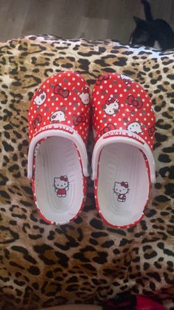 Hello kitty crocs size 6