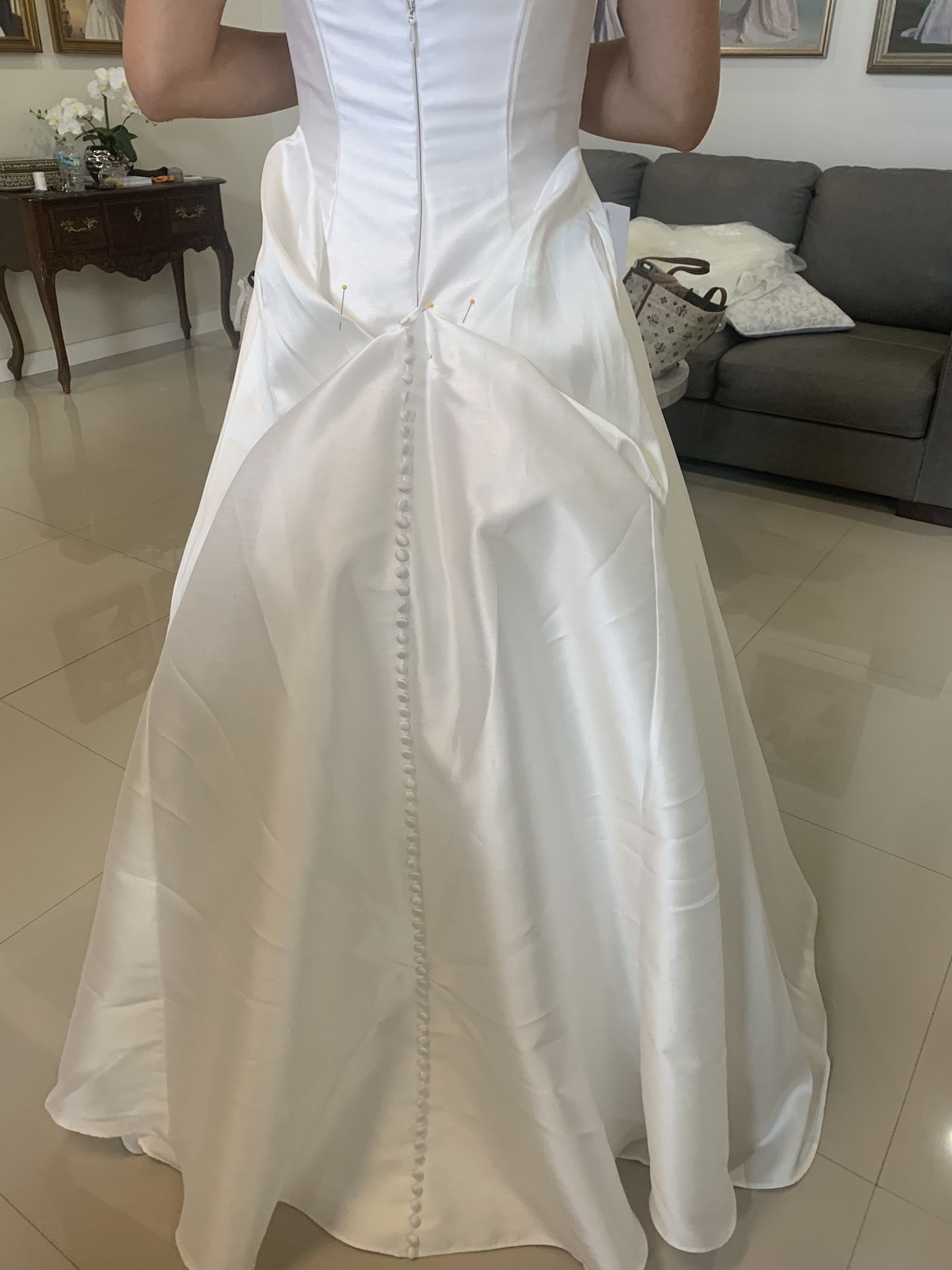 Wedding Dress & Veil Size 4 Timeless, Off White 