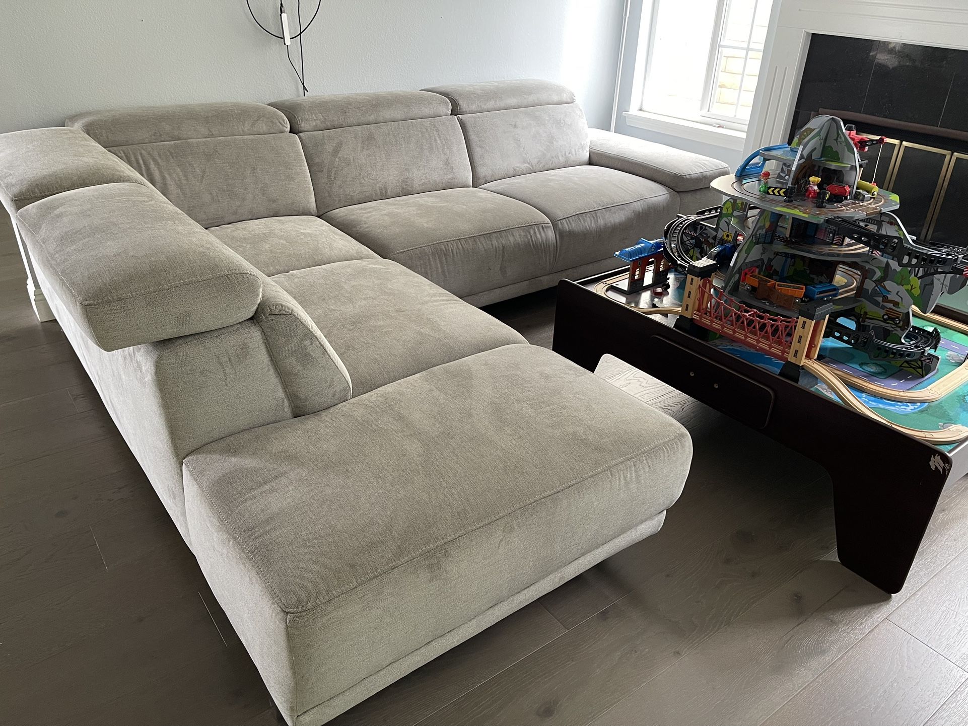 HERLIG LEFT SECTIONAL SOFA