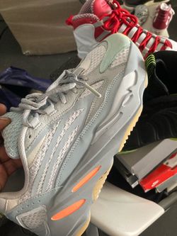 Moving out sale Yeezy v2 “inertia “size 10