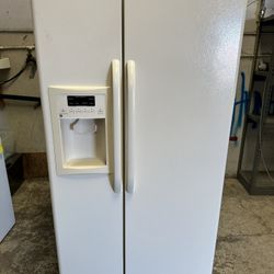 Off-white, 33 Inch, duplex, size side-by-side water, Ice can deliver