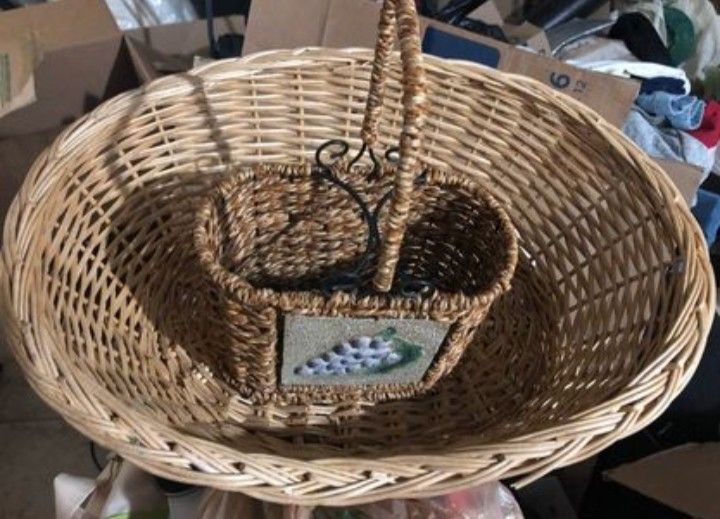 Wicker Basket And Wine Holder