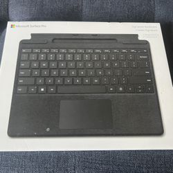 Microsoft Surface Pro Signature Keyboard