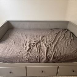 Day Bed With Storage Drawers