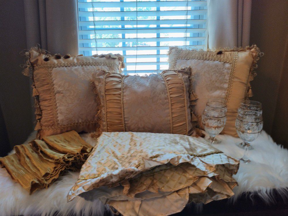 Home Decor Bundle: Pillows, Glassware, Etc