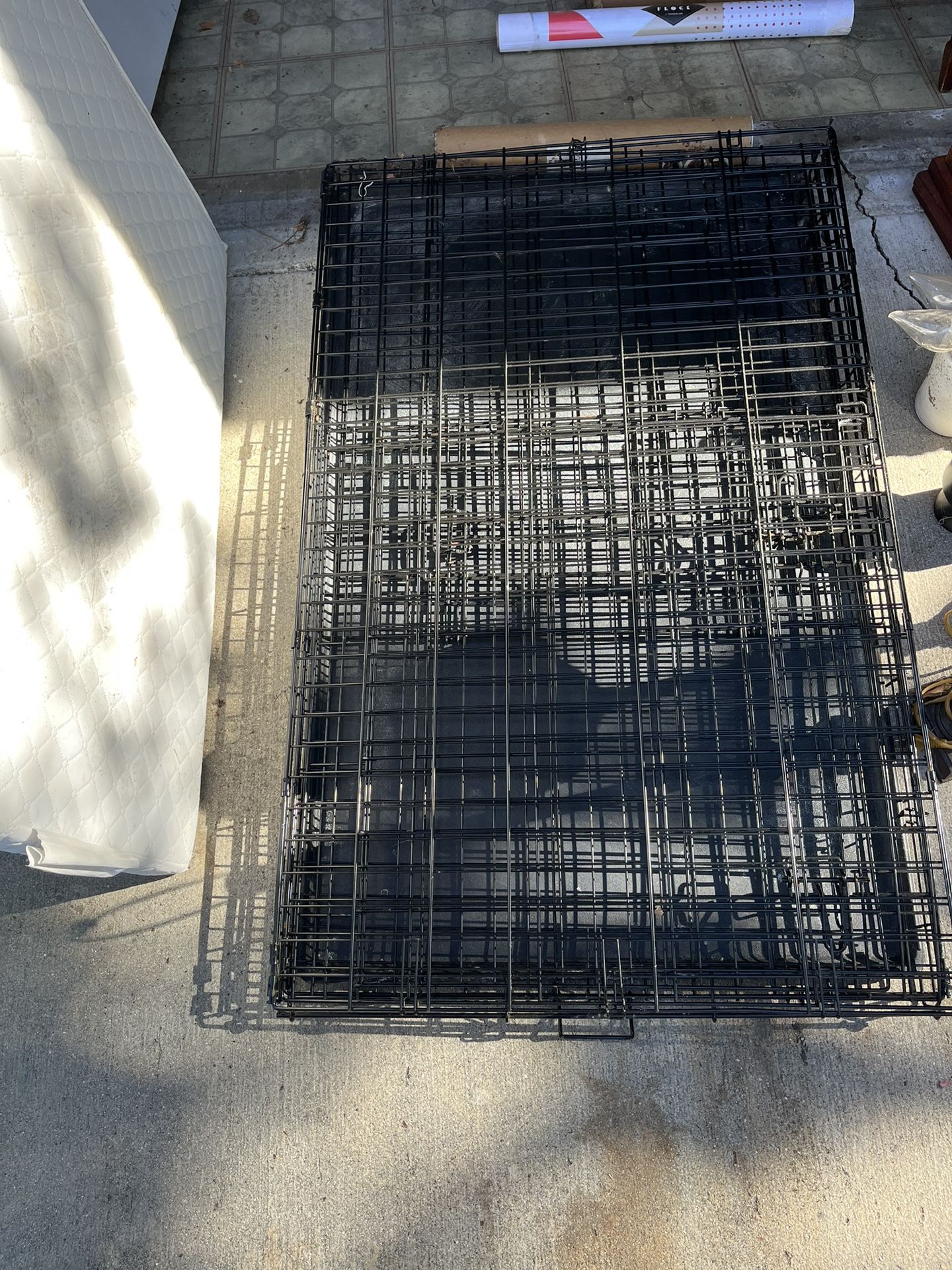 X- LARGE DOG KENNEL WITH MATTRESS