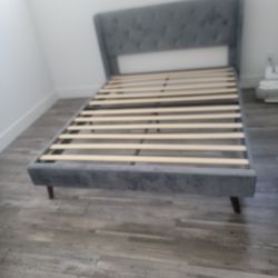Queen size Tufted bed