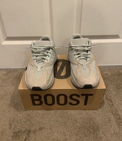 Yeezy 700 Boost Salt 