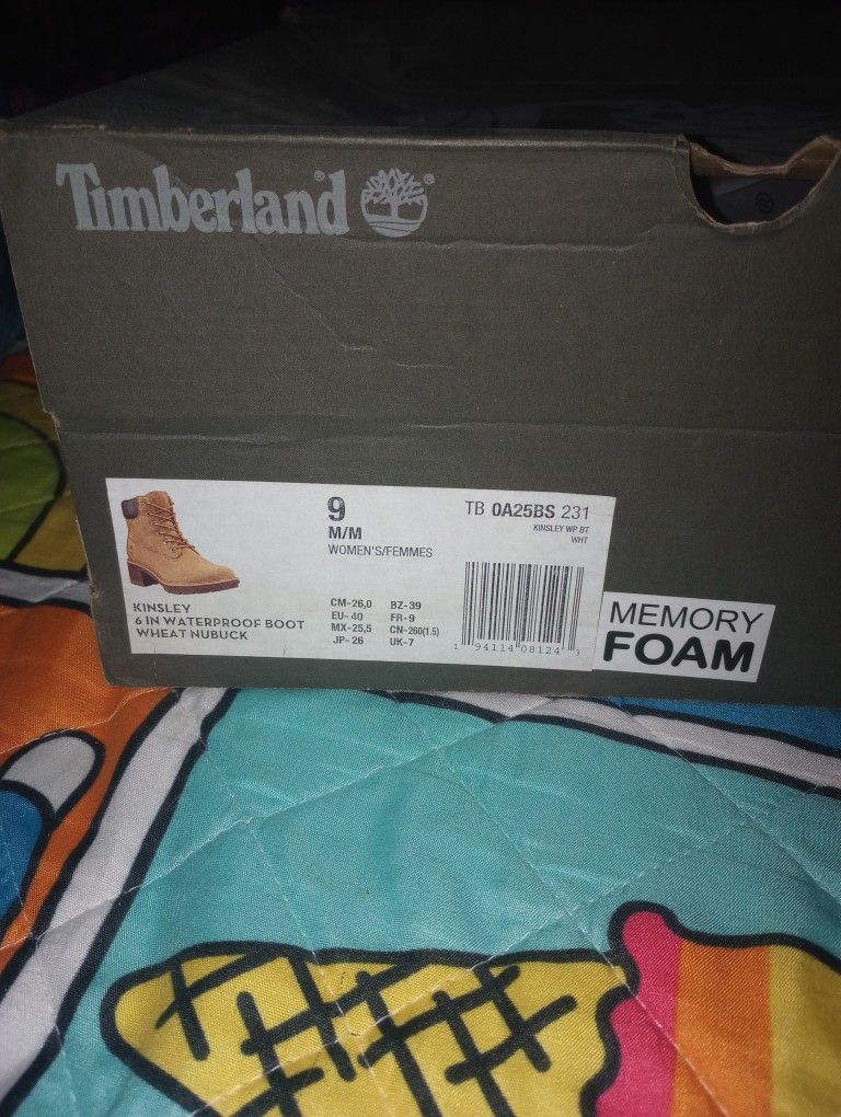 New Timberland Women's Boots Size 9.