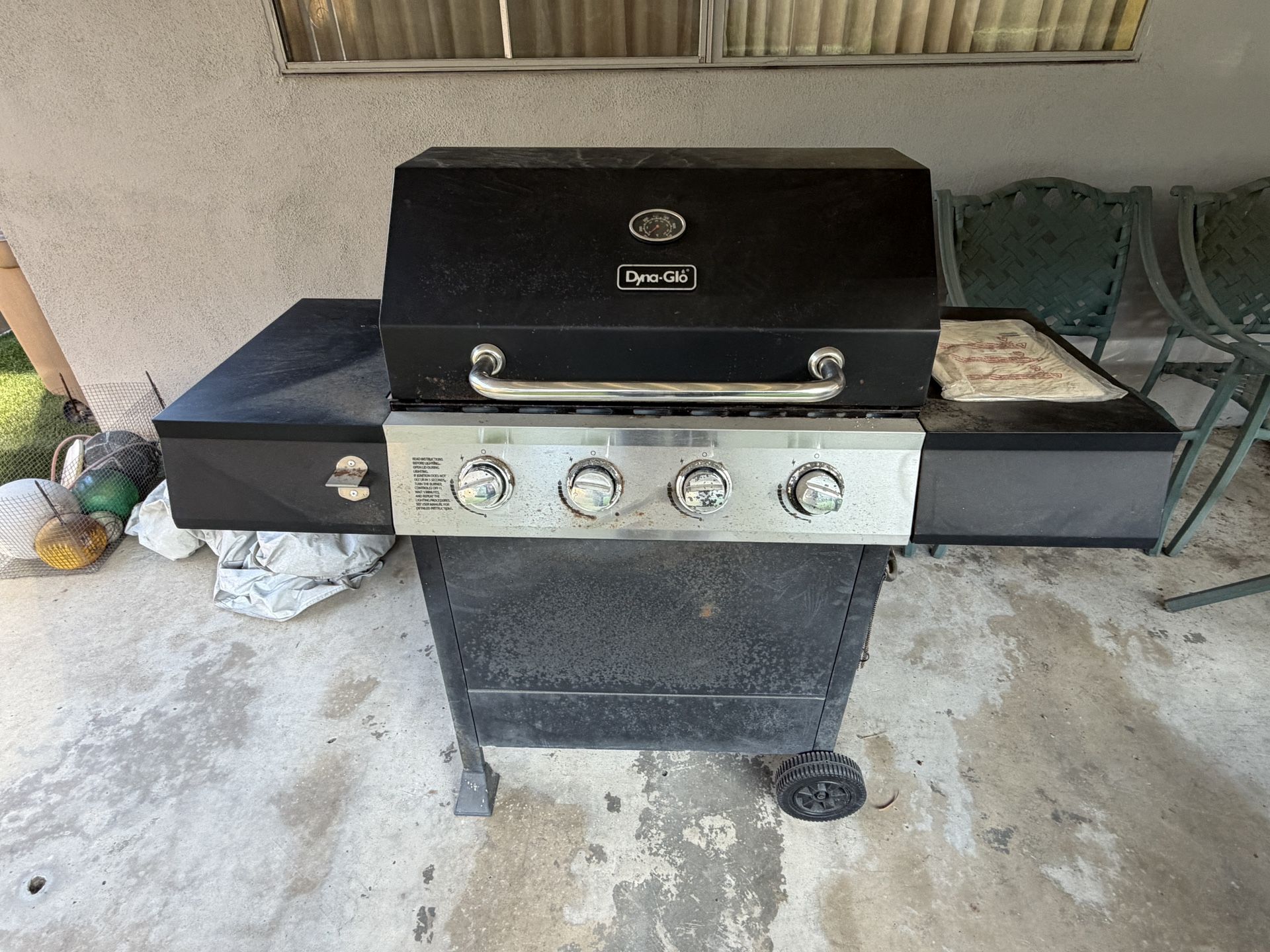 Dyna-Glo 4 Burner BBQ Grill w/tank
