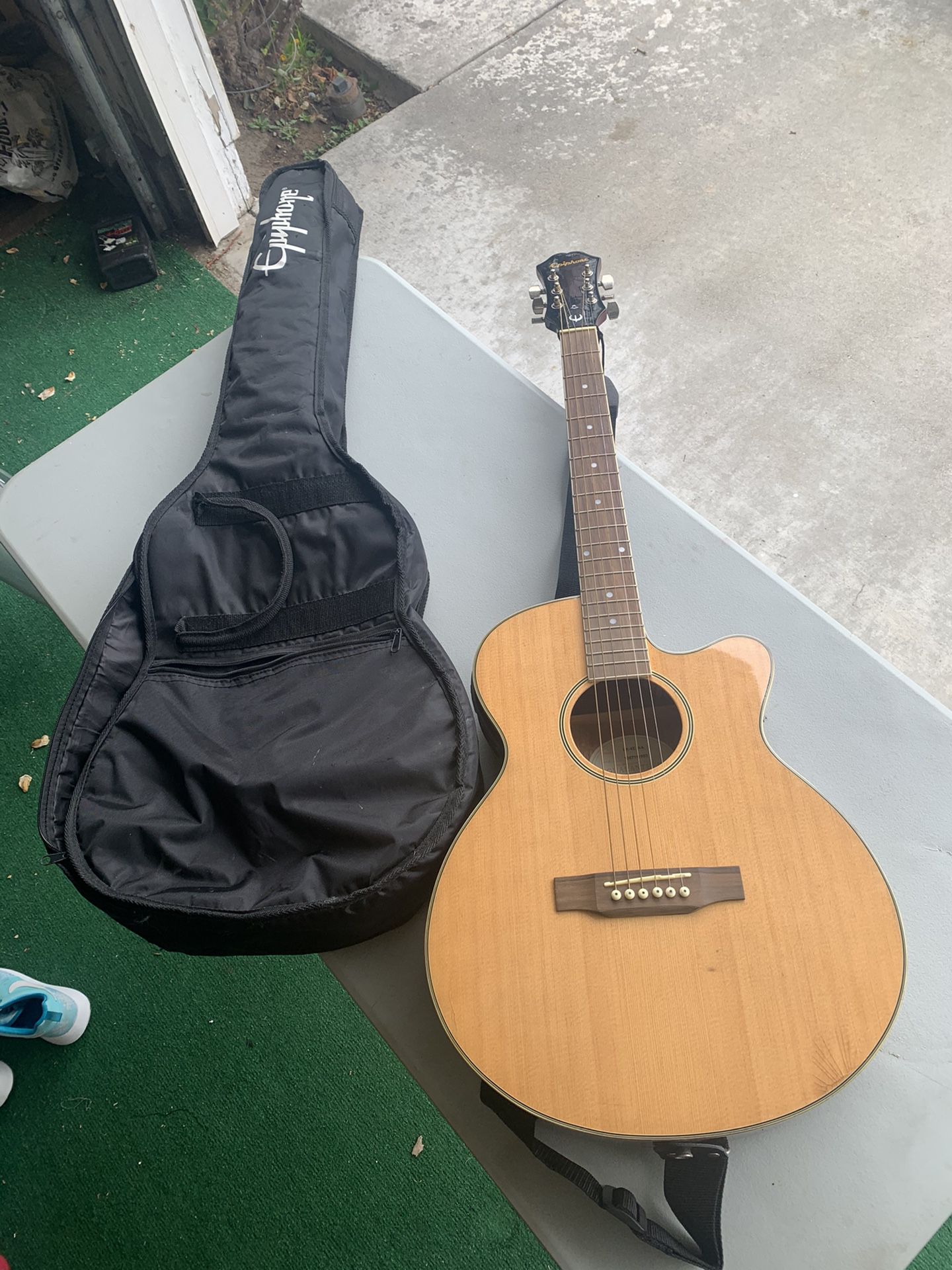 Epiphone guitar With Bag+ Speaker+Mic