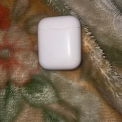 Apple Airpods charging case
