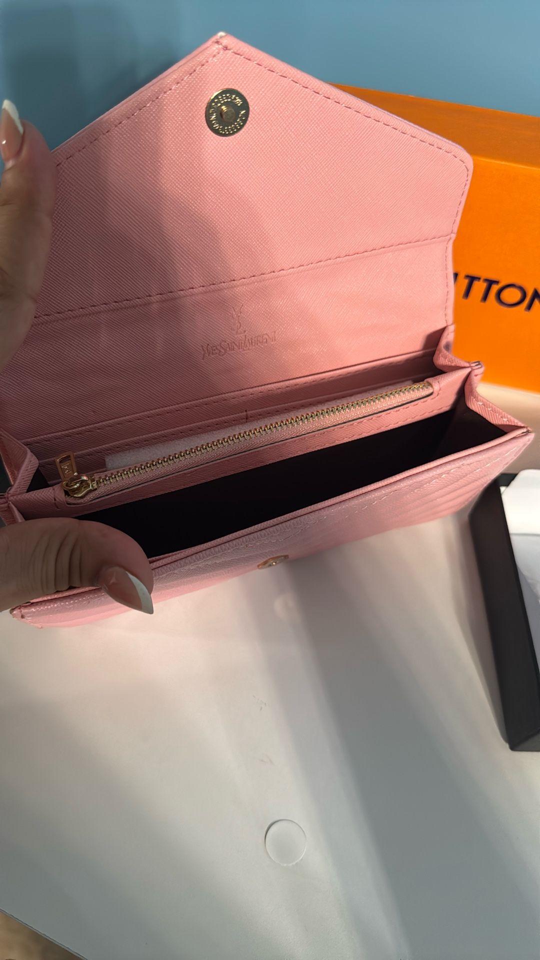 Elegant wallet for women