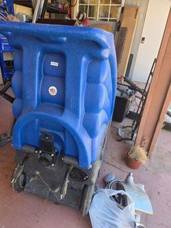 Carpet extractor