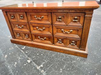 ✨ BEAUTIFUL VINTAGE SOLID WOOD 9 DRAWER TRIPLE DRESSER ✨
