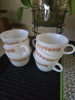 Pyrex Cup Set