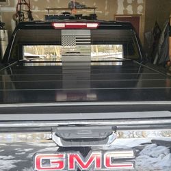 Peragon Retractable Tonneau Cover GMC 1500