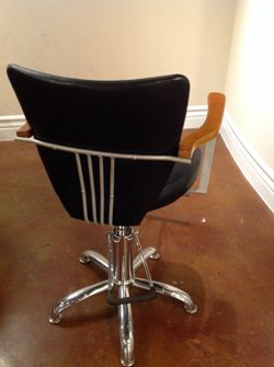 Salon styling chairs !!! New never used