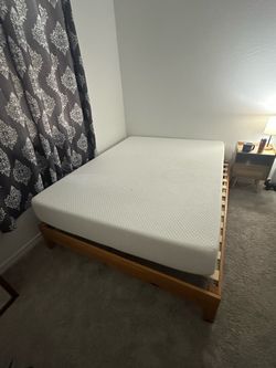 Queen memory foam mattress & bedframe