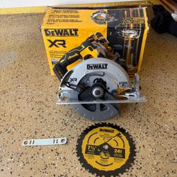 DEWALT 20-Volt MAX 7-1/4 in. Cordless Circular Saw (Tool Only)