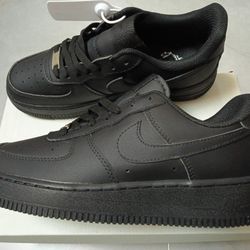 Nike Air Force 1 Woman's size 7  Black