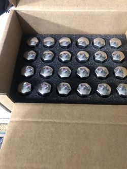 Lug Nuts  Set Off  24 OEM 