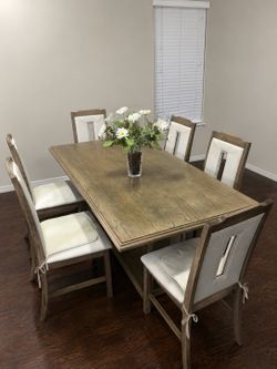 Dinning table and chair, set of 7 pieces.