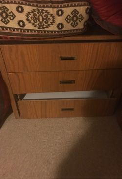 Chest or drawers 15$ face of bottom needs repairing