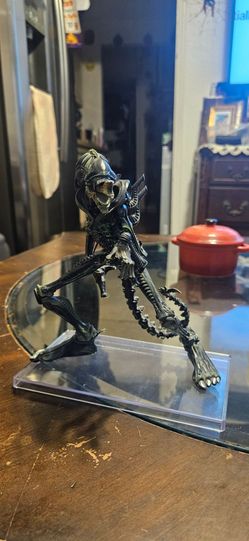 Alien / Xenomorph statue
