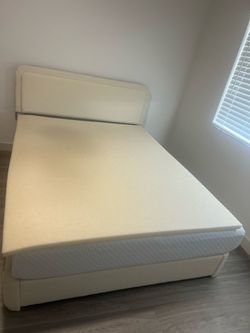 Bensu Boucle Upholstered Platform Bed (Queen Bed frame)