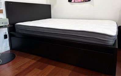 Full size bed
