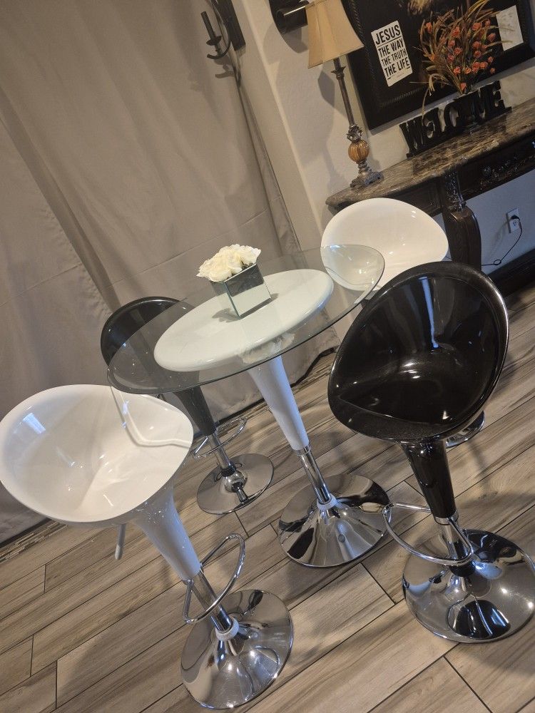 High Table With 4 Bar Stools Adjustables