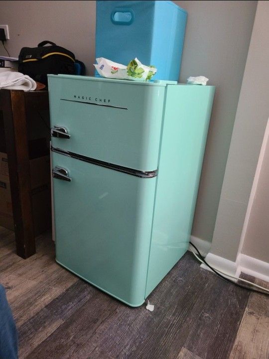 Magic Chef Retro Mini Fridge