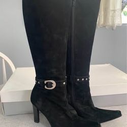 Like New  Ladies Charles David Blk Suede Boots