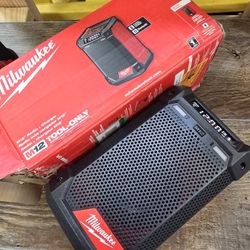 Milwaukee M12 12-Volt Lithium-Ion Cordless Bluetooth/AM/FM Jobsite Radio with Charger