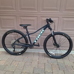 TREK MARLIN 6 MOUNTAIN BIKE 27.5 INCH 1 X 10 SPEED LIKE NEW( CHECK MY OTHER BIKES)