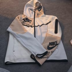 Nike Tech