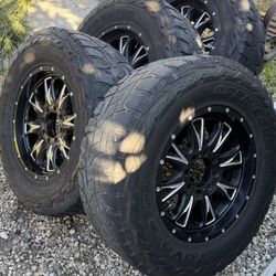 Ram 2500 or 3500 Fuel wheels and tires