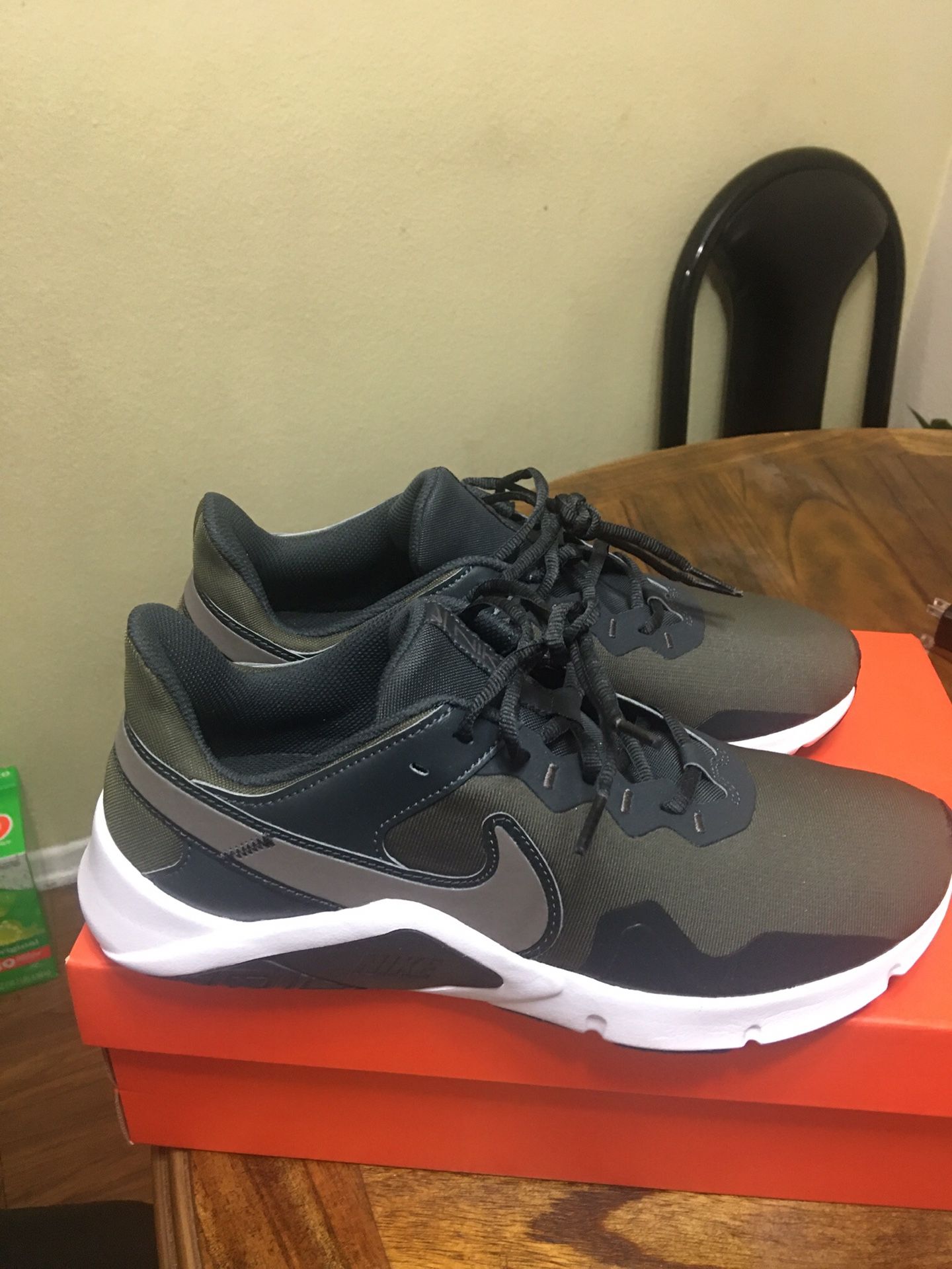 Tenis Nuevos Size 9.5 De Hombre Marca Nike New Never Used