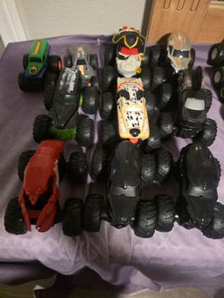 Monster Jam Lot 1:43 Med size