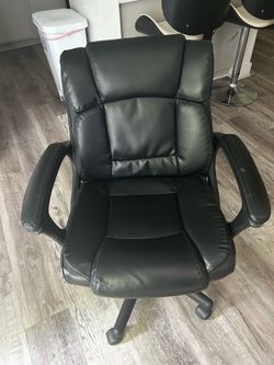Black office chair