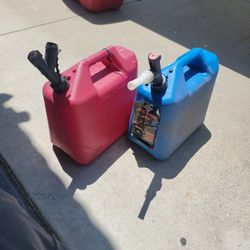 5 Gallon Gas Cans 