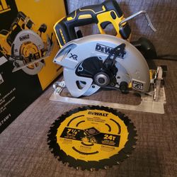 Dewalt Xr CIRCULAR Saw New
