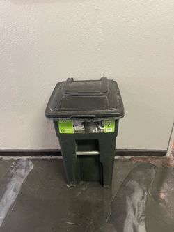 Garbage can