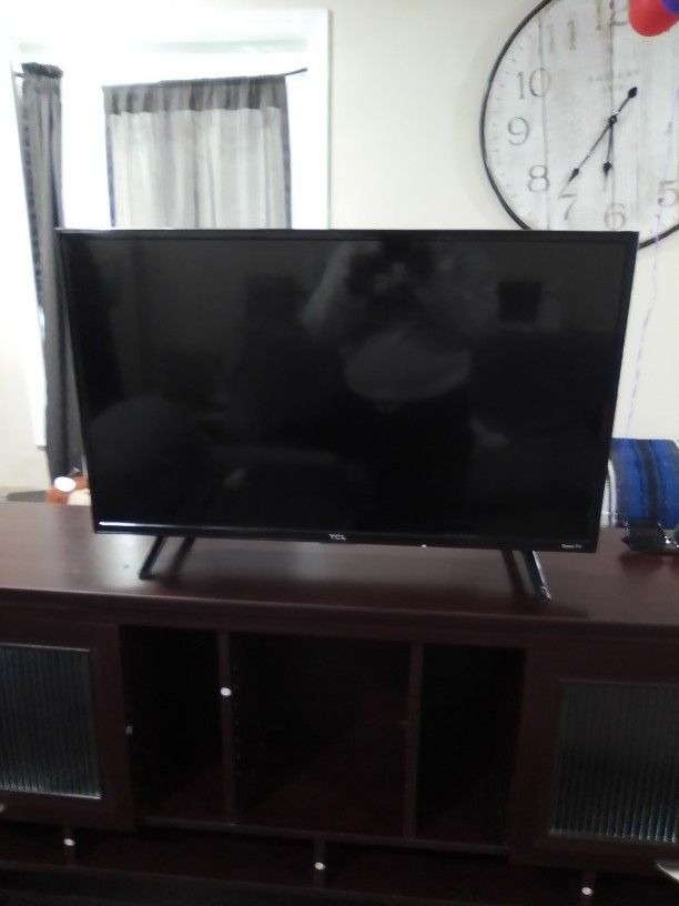 32 Inch TV