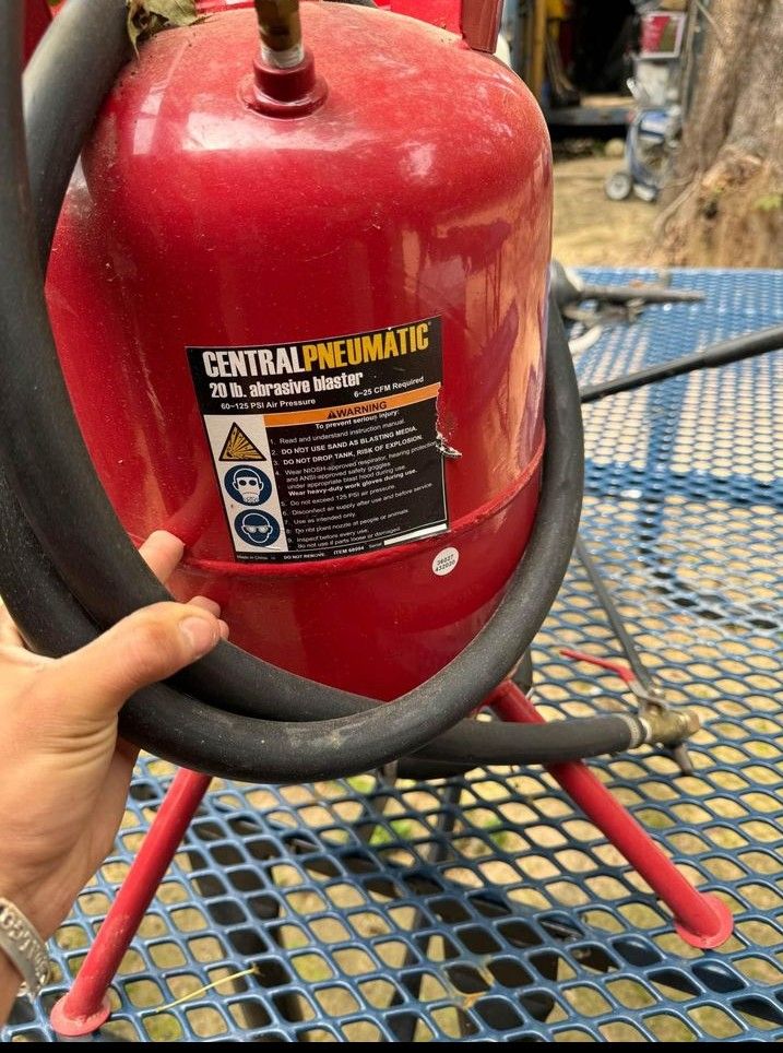 NEW CENTRAL MACHINERY 20 lb. Pressurized ABRASIVE Sand Blaster (MSRP $95) FAST SALE!!