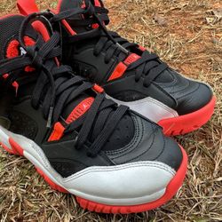 Trey sneakers are designed as a hybrid model combining elements from Michael